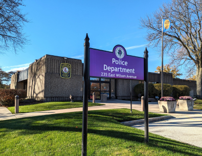 photo of exterior of lombard police station 